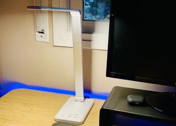 Flexo de escritorio LED con diseño flexible y brillo ajustable que reduce la fatiga visual